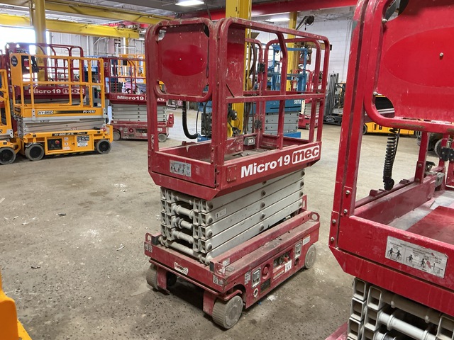 2018 MEC Micro 19 Electric Scissor Lift (Inoperable)