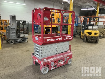 2018 MEC Micro19 Electric Scissor Lift