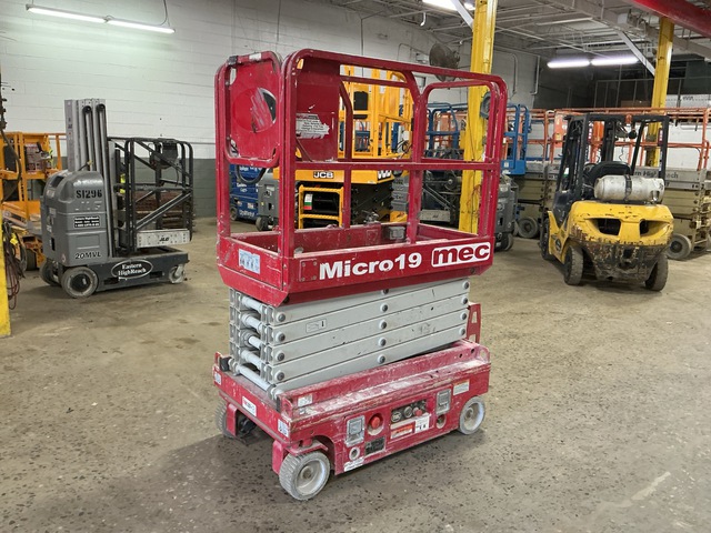 2018 MEC Micro19 Electric Scissor Lift