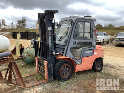 Toyota 7FGU30 6000 lb Cushion Tire Heftruck (Inoperable)