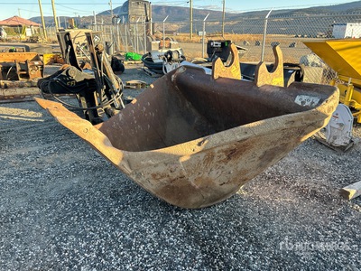 Lynn 72 in Q/C V-Ditching Excavator Bucket