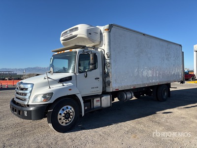 2016 Hino 338 4x2 شاحنة مبردة