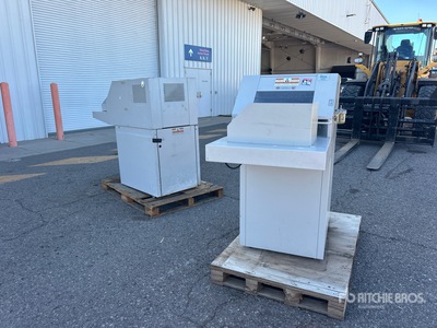 Quantity of (2) Destroy It Industrial Paper Shredders Varios, tienda, almacen, consumidor