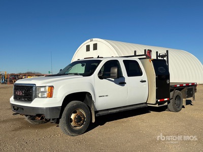 Ferrari 322 Knuckle Boom on 2011 GMC Sierra 3500HD 4x4 Crew Cab Camion à flèche