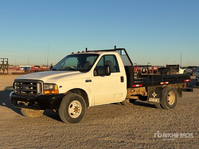 2000 Ford F-350 XL 4x2 Flatbed Truck