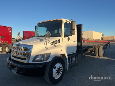 2018 Hino 268 4x2 Camion à Plateau