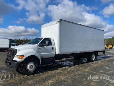2013 Ford F-750 4x2 Van Truck