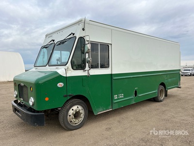 2011 Freightliner MT45 4x2 سيارة نقل ستبب