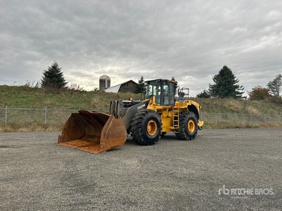 2020 John Deere 844L Ładowarka kołowa