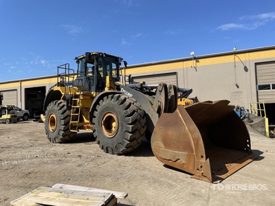 2020 John Deere 844L Pala gommata