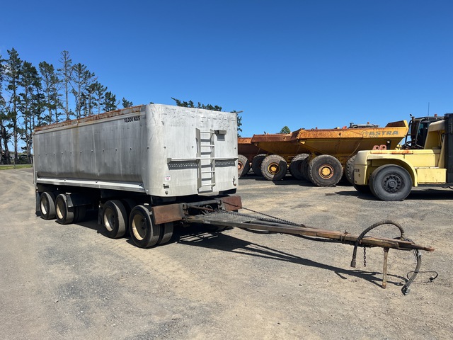 2000 McEwan 6.4 m Quad/A Tipping Trailer 2000 McEwan 6.4 m Quad/A Tipping Trailer