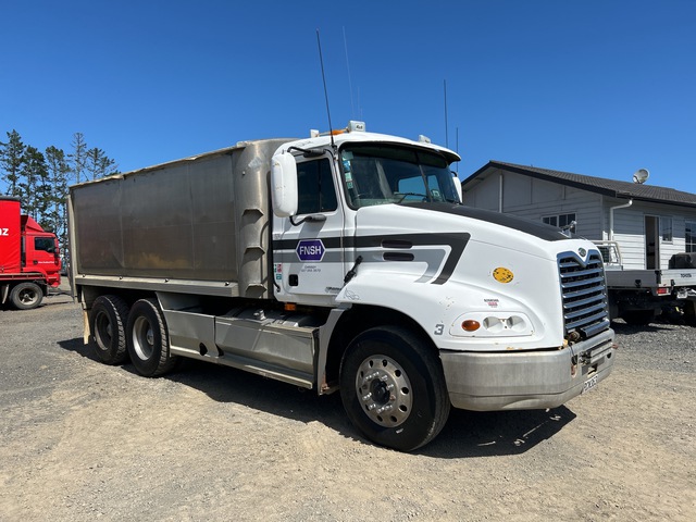 2004 Mack CX688 Vision 6x4 Tipper Truck 2004 Mack CX688 Vision 6x4 Tipper Truck