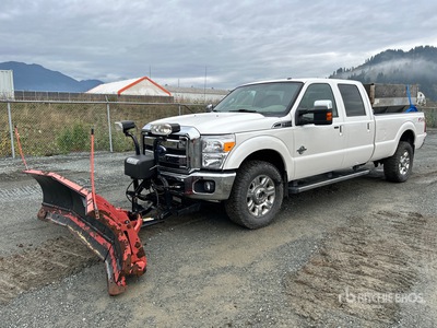 2015 Ford F-350 Lariat 4x4 Crew Cab Power windows, power locks, power drivers seat, 8 ft box, spray on bed liner Schneepflug-Lastzug