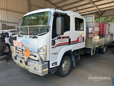 2017 Isuzu FRR 110-260 4x2 Crew Cab Flatbed Truck