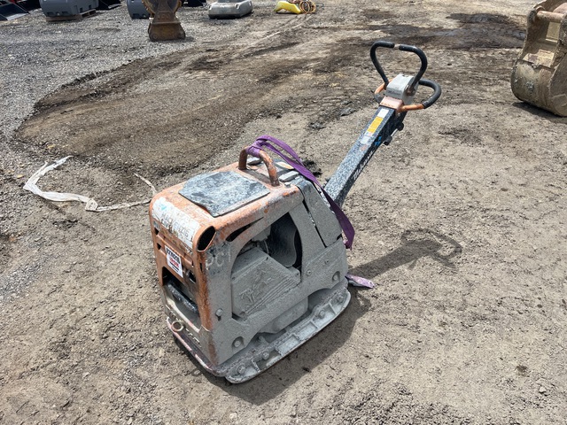 Mikasa MVH-308DSZ-PAS Reversible Vibratory Plate Compactor Mikasa MVH-308DSZ-PAS Reversible Vibratory Plate Compactor