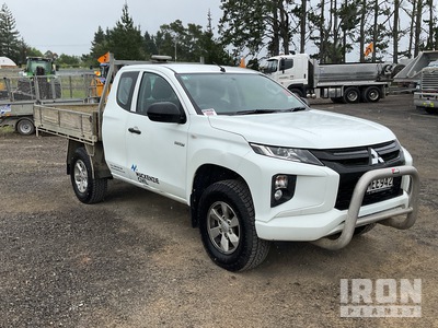 2019 Mitsubishi Triton GLX 4x4 Extended Cab بيك اب