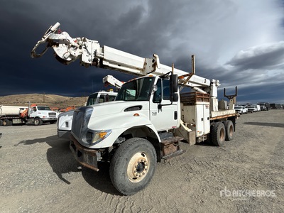 Altec D3060TR on 2004 International 4700 Camion pelle