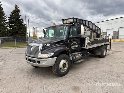 Schwing WP75015X on 2004 International 4400 4x2 Line Concrete Pump Truck