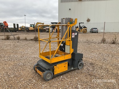 2012 JLG Toucan Junior 8B Ascenseur à mât vertical (Inoperable)