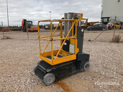 2011 JLG Toucan Junior 8B Ascenseur à mât vertical (Inoperable)