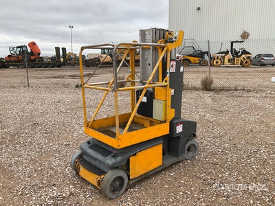 2011 JLG Toucan Junior 8B Ascenseur à mât vertical (Inoperable)