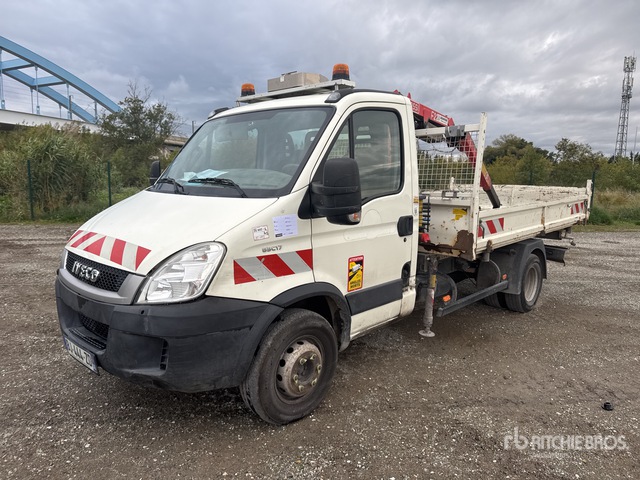 Fassi F22A.21 950 kg on 2011 Iveco 65C17 4x2 Camion Benne Avec Grue 4x2 ...