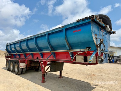 2010 Moore 10 m Tri/A Live Bottom Trailer