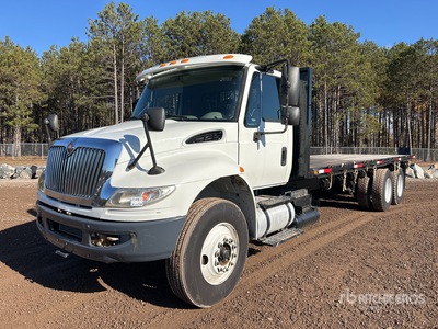 2016 International 4400 6x4 Camion à Plateau