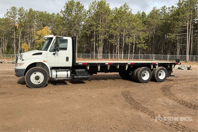2016 International 40S 6x4 Roll-Off Truck