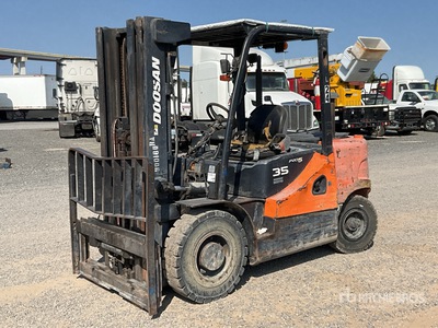 2011 Doosan D35S-5 6700 lb Pneumatic Tire Forklift