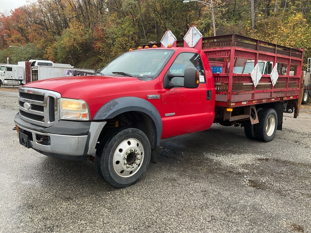 2006 Ford F-550 XLT 4x2 Flatbed Truck