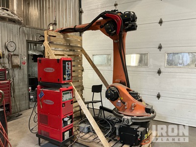 Quantity of (6) Pallets of Fronius VR 7000 CMT 4045963800 Electric Comes with KUKA KR 30 L16-2 robot arm and table Varios, equipamiento de soldadura