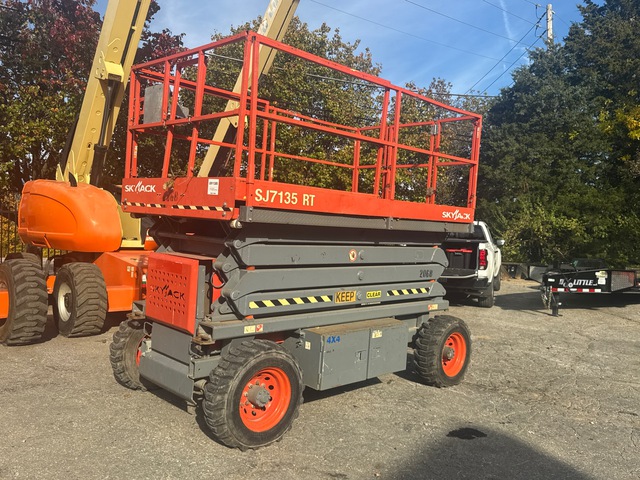 Skyjack 7135 Dual Fuel 4x4 Scissor Lift Skyjack 7135 Dual Fuel 4x4 Scissor Lift