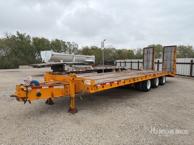 2008 Winston 30 ft Tri/A Flatbed Trailer