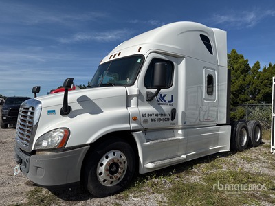 2015 Freightliner Cascadia 125 6x4 T/A Sleeper Truck Tractor