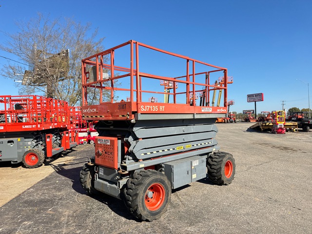 2007 Skyjack 7135 Dual Fuel 4x4 Scissor Lift 2007 Skyjack 7135 Dual Fuel 4x4 Scissor Lift