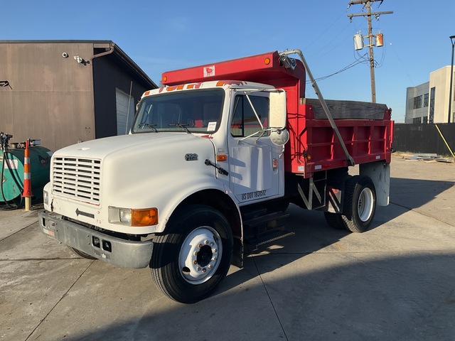 2001 International 4700 4x2 S/A Dump Truck