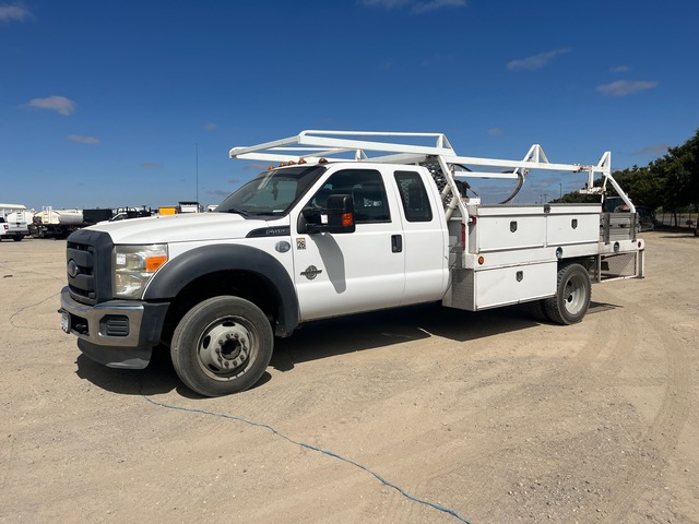 2013 Ford F-450 XL 4x2 Extended Cab Flatbed Truck