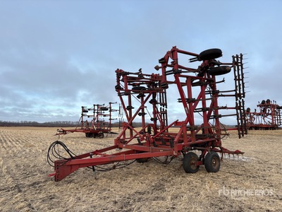 Case IH 5600 Chisel Plow