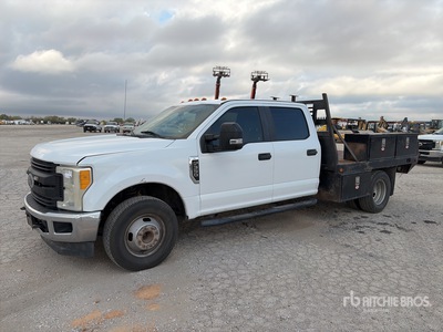 2017 Ford F-350 XL 4x2 Crew Cab Ciężarówka z płaską platformą