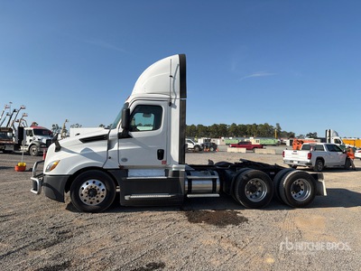 2019 Freightliner Cascadia 126 6x4 Ciągnik siodłowy T/A z kabiną dzienną