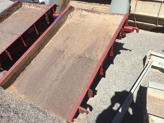 Syntron MF400 4 ft x 7 ft Aggregate Feeder