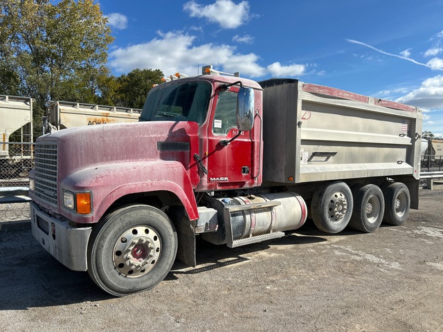 2013 Mack CHU613 Pinnacle 8x4 Tri/A Dump Truck