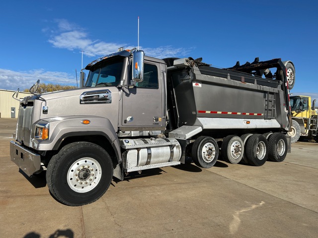 2016 Western Star 4700SF 12x4 Quad/A Dump Truck