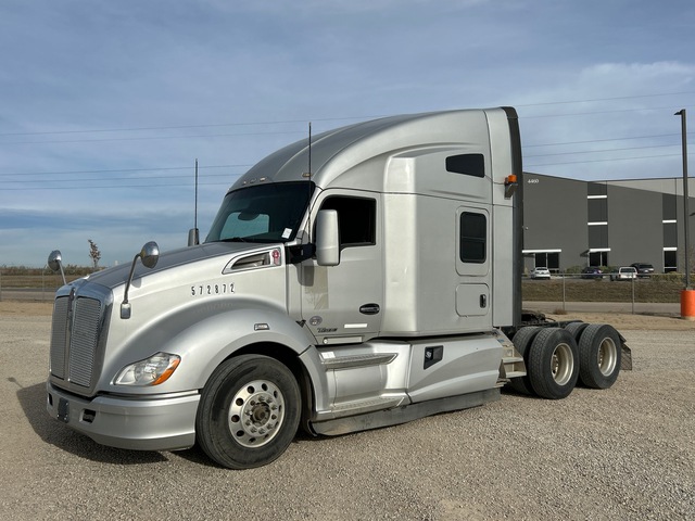 2017 Kenworth T680 6x4 T/A Sleeper Truck Tractor
