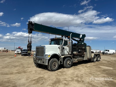National 900A 26 ton Straight Boom on 2007 International PayStar 5900i 8x4 Twin-Steer mobiele kraan