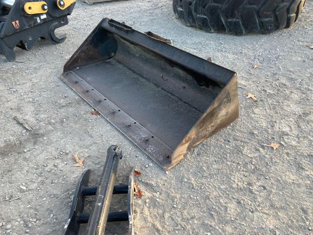 Cat  68 in General Purpose Skid Steer Bucket