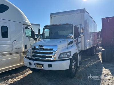 2015 Hino 268 4x2 Furgoneta caja cerrada