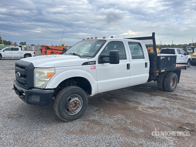 2015 Ford F-350 XL 4x4 Crew Cab Ciężarówka z płaską platformą