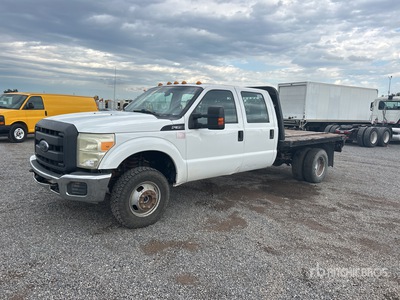 2015 Ford F-350 XL 4x4 Crew Cab Ciężarówka z płaską platformą